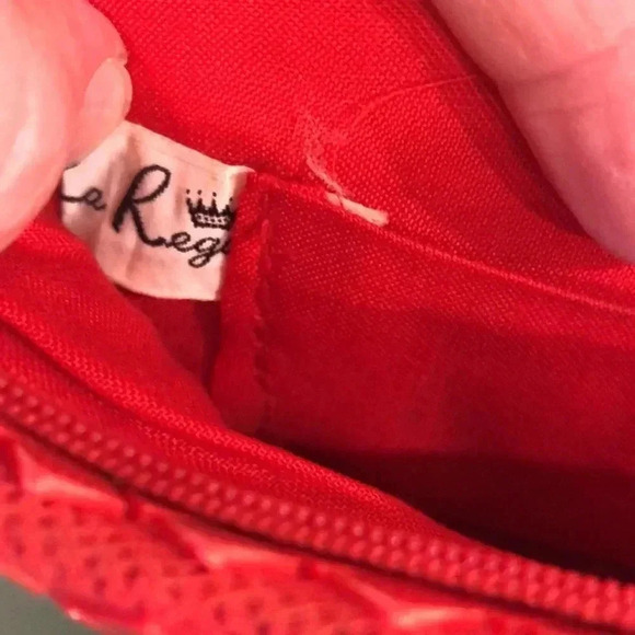 La Regale red mesh clutch. - Picture 5 of 5